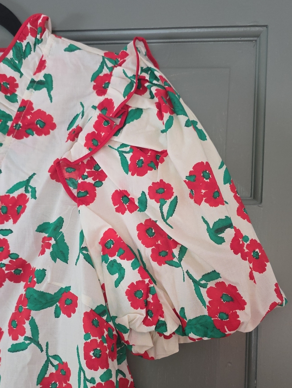 ENTRO Floral Puff Sleeve Button-Front Top - Picture 4 of 6